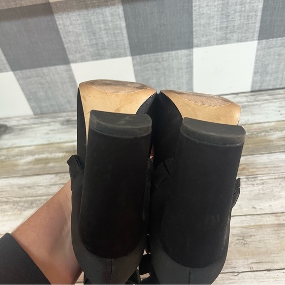 Botkier New York Vienna Ruffle Pump - Picture 14 of 16